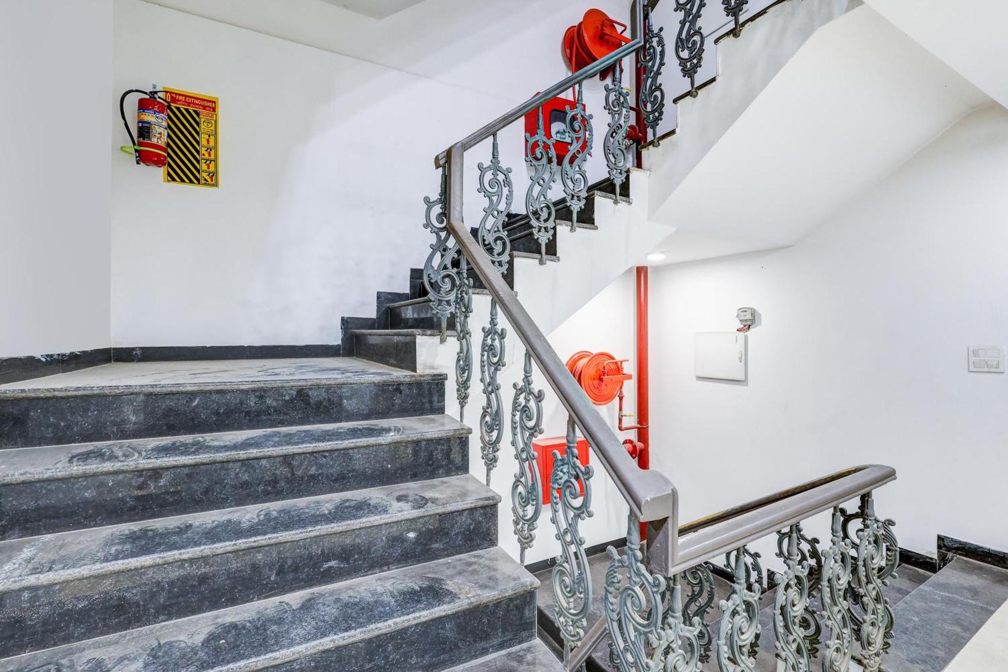 Super Collection O Shalimar Bagh Otel Delhi  Dış mekan fotoğraf